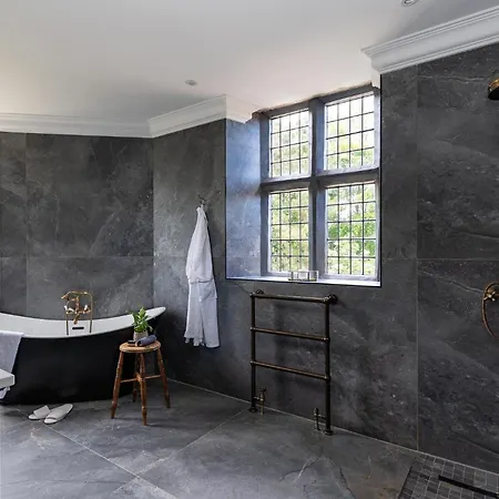 Semesterbostad Killerby Old Hall With Hot Tub And Swimming Pool