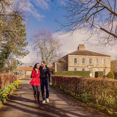 Killerby Old Hall With Hot Tub And Swimming Pool Scarborough
