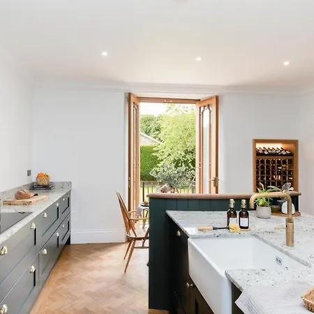 Killerby Old Hall With Hot Tub And Swimming Pool Semesterbostad