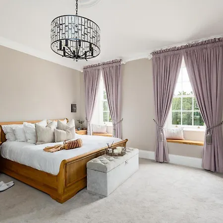 Tatil Evi Killerby Old Hall With Hot Tub And Swimming Pool Scarborough