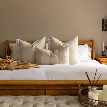 Killerby Old Hall With Hot Tub And Swimming Pool Scarborough