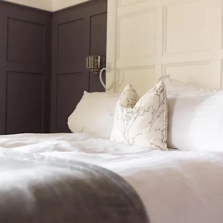 Killerby Old Hall With Hot Tub And Swimming Pool *