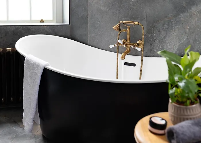 Killerby Old Hall With Hot Tub And Swimming Pool *