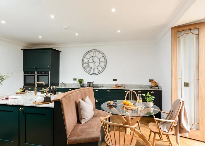 Killerby Old Hall With Hot Tub And Swimming Pool