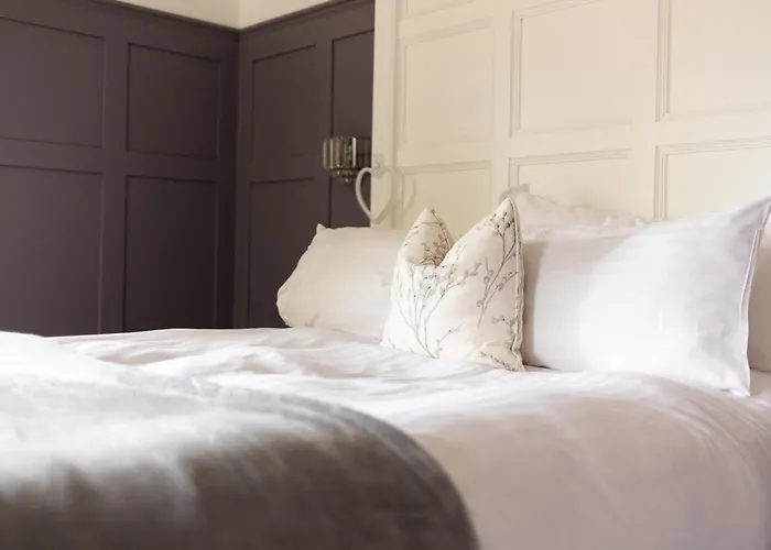 Killerby Old Hall With Hot Tub And Swimming Pool *