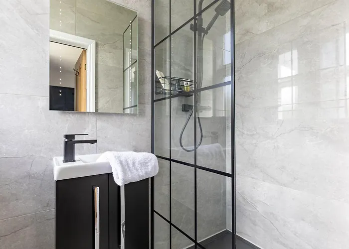 Killerby Old Hall With Hot Tub And Swimming Pool Holiday home