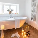 Killerby Old Hall With Hot Tub And Swimming Pool * Scarborough